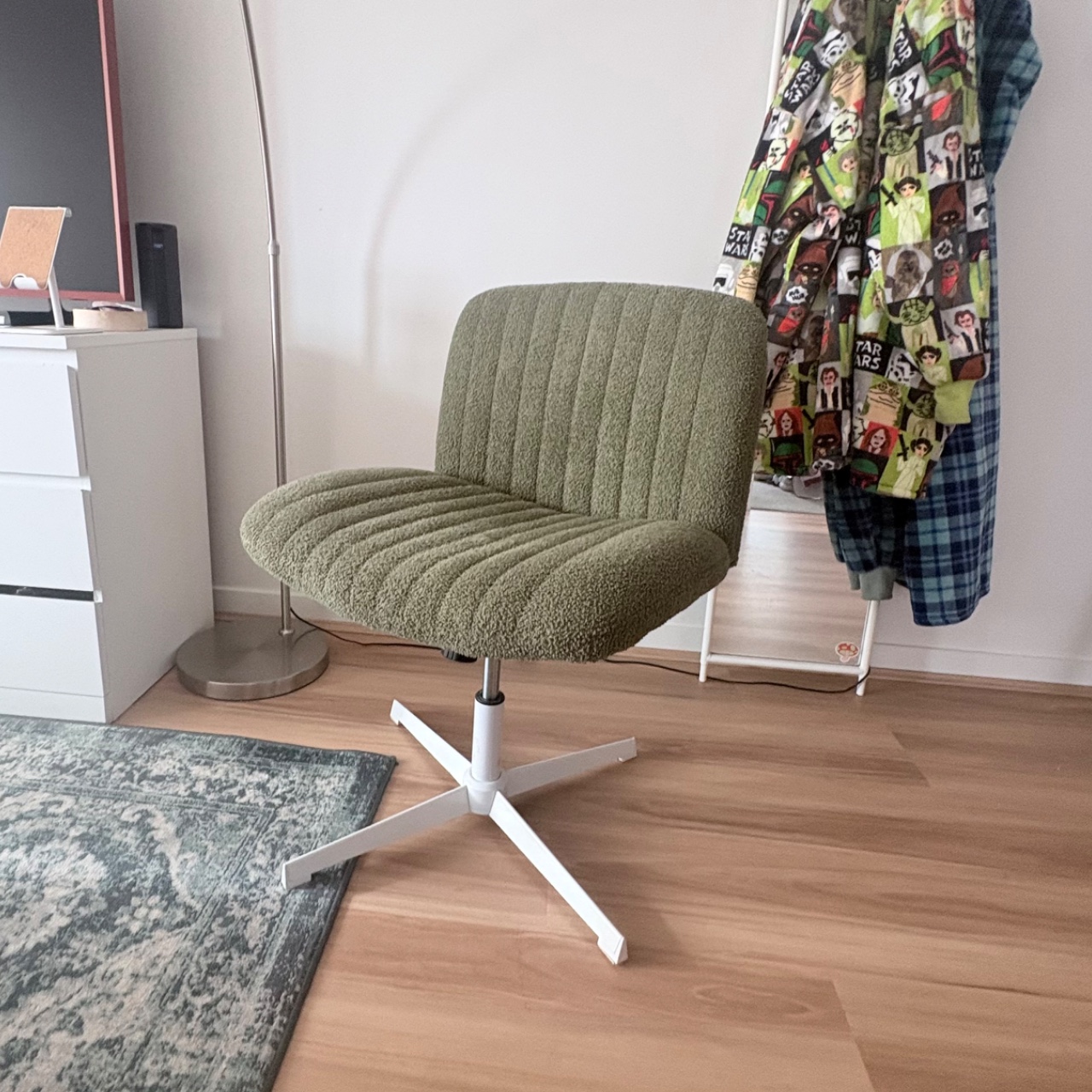 before desk chair (basic biyatch)
